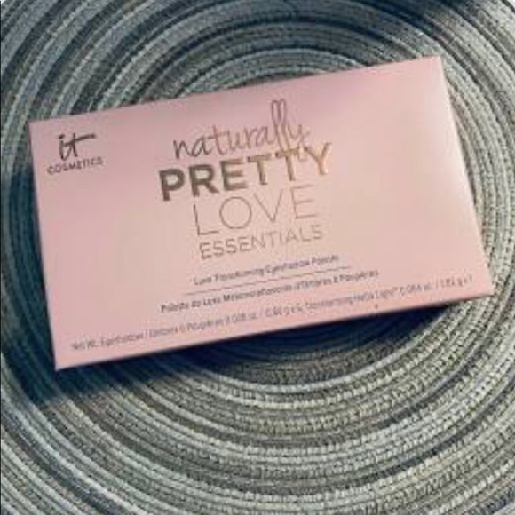 🚨LAST ONE FOREVER🚨 It COSMETICS Naturally Pretty Essentials New - Picture 5 of 7